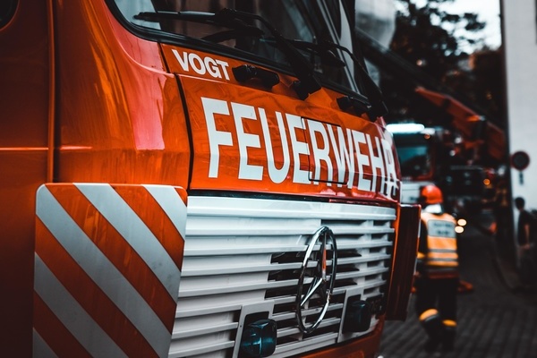 Fahrbahn frei fr die Feuerwehr